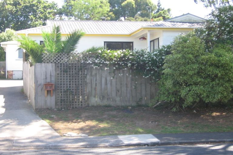 Photo of property in 2/23 Manuka Road, Bayview, Auckland, 0629