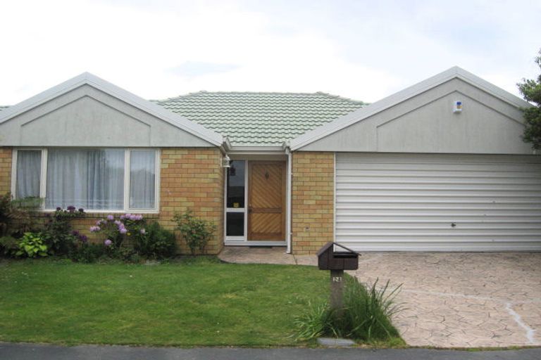 Photo of property in 28 Farnswood Place, Redwood, Christchurch, 8051