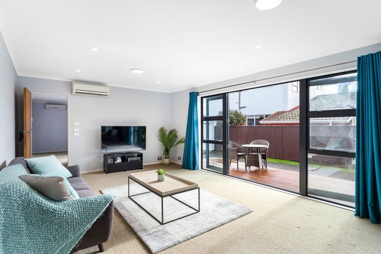 Photo of property in 43 Brightwater Crescent, Totara Park, Upper Hutt, 5018