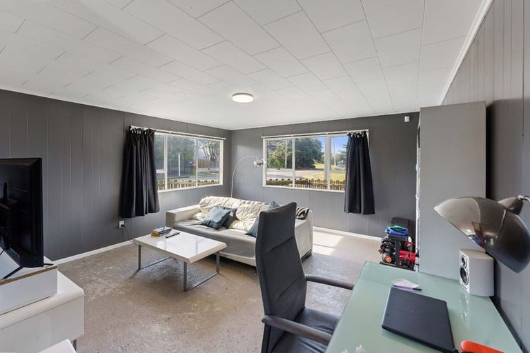 Photo of property in 98 Field Way, Waikanae Beach, Waikanae, 5036