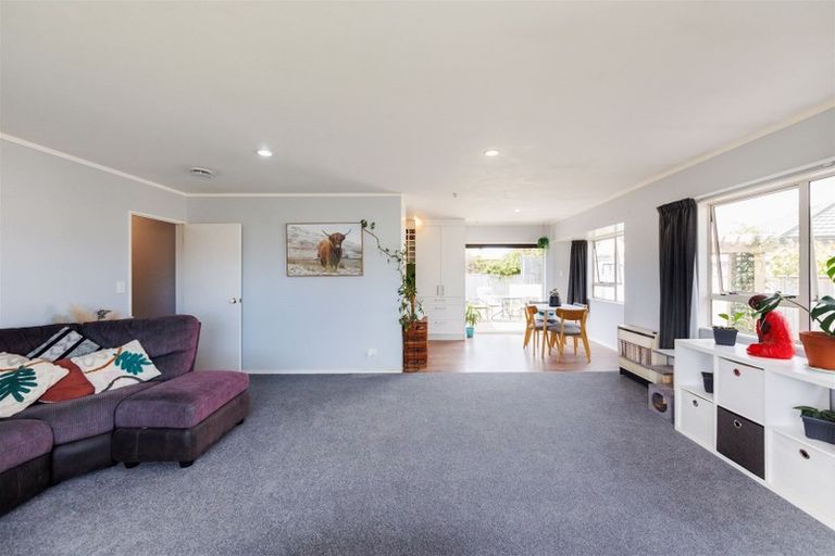 Photo of property in 43 Dalfield Place, Highbury, Palmerston North, 4412