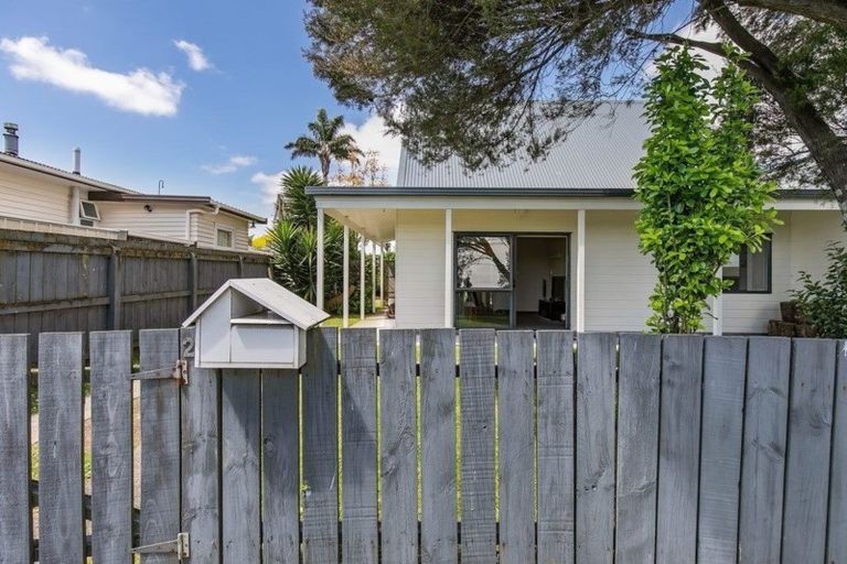 Photo of property in 2 Braeburn Place, Takanini, 2112