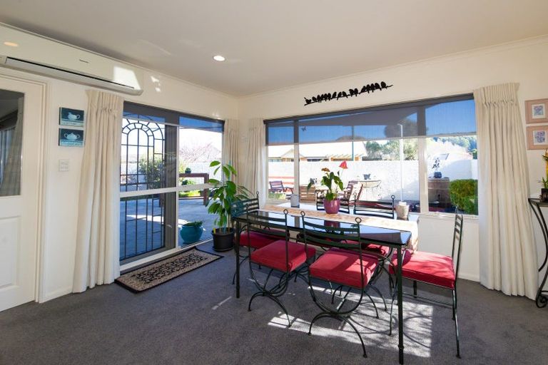 Photo of property in 33 Kensington Drive, Taradale, Napier, 4112