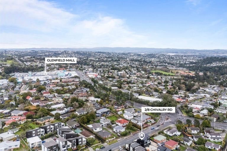 Photo of property in 2/8 Chivalry Road, Glenfield, Auckland, 0629