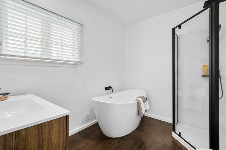 Photo of property in 221 Henderson Valley Road, Henderson, Auckland, 0612