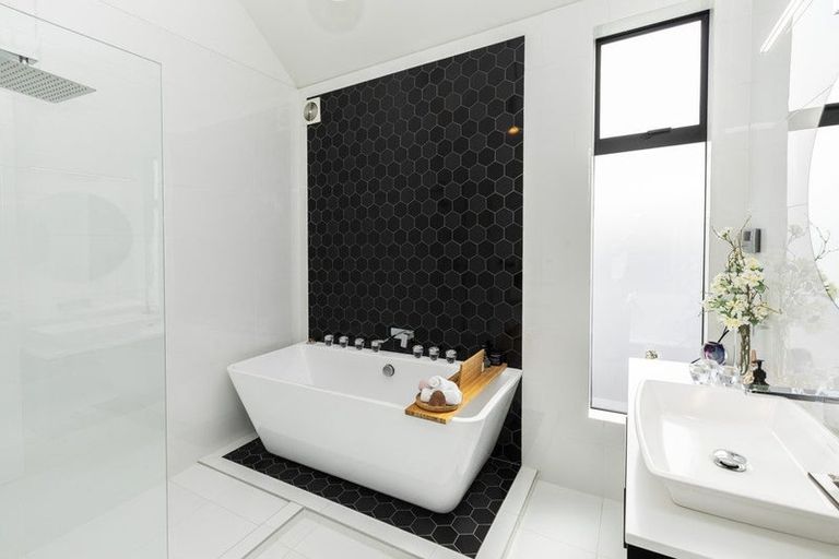 Photo of property in 43a Gracefield Avenue, Christchurch Central, Christchurch, 8013