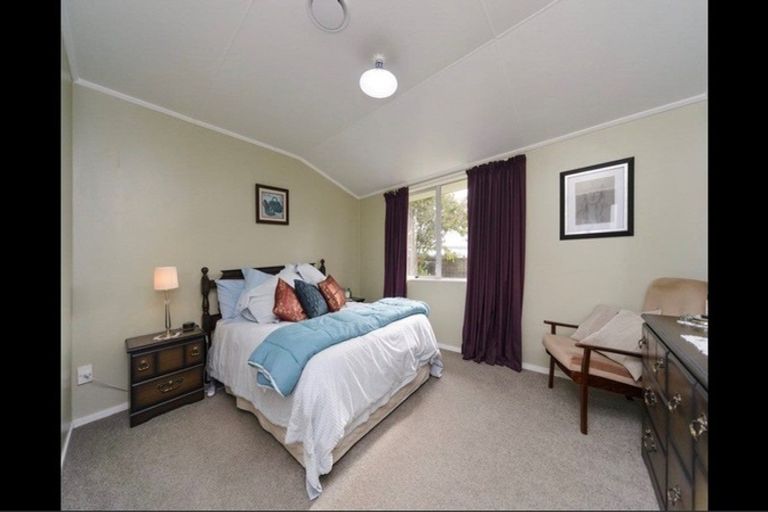 Photo of property in 35 Peter Hall Drive, Kelvin Grove, Palmerston North, 4414