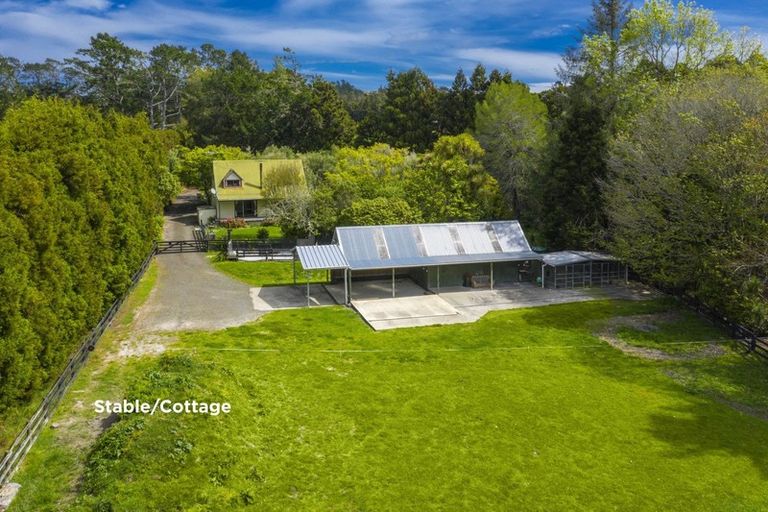 Photo of property in 9 Dysart Lane, Kumeu, 0891