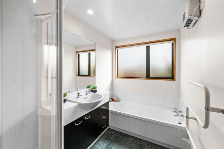 Photo of property in 140 Memorial Avenue, Burnside, Christchurch, 8053