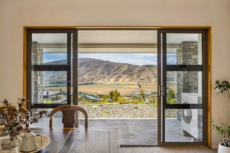 Photo of property in 51 Westreca Ridge Lane, Queensberry, Cromwell, 9383