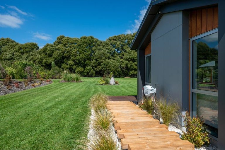 Photo of property in 20 Lancewood Way, Kinloch, Taupo, 3377