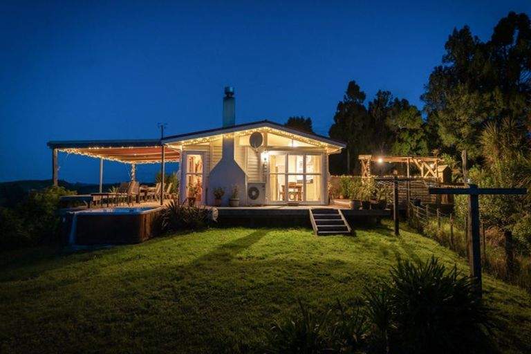 Photo of property in 150 Bartlett Road, Waiotira, 0193