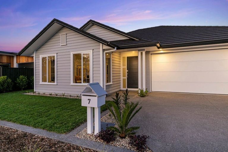 Photo of property in 7 Houpuni Road, Wainui, 0932