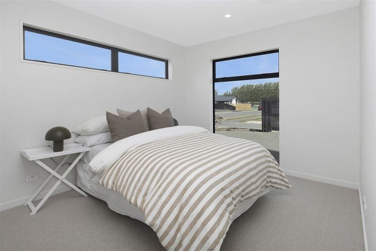 Photo of property in 28 Oakmill Drive, Casebrook, Christchurch, 8051