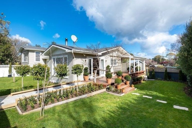 Photo of property in 2 Lovat Street, Havelock North, 4130