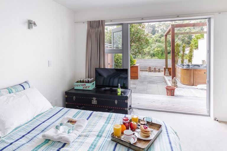 Photo of property in 19 Tiketike Way, Brooklyn, Wellington, 6021