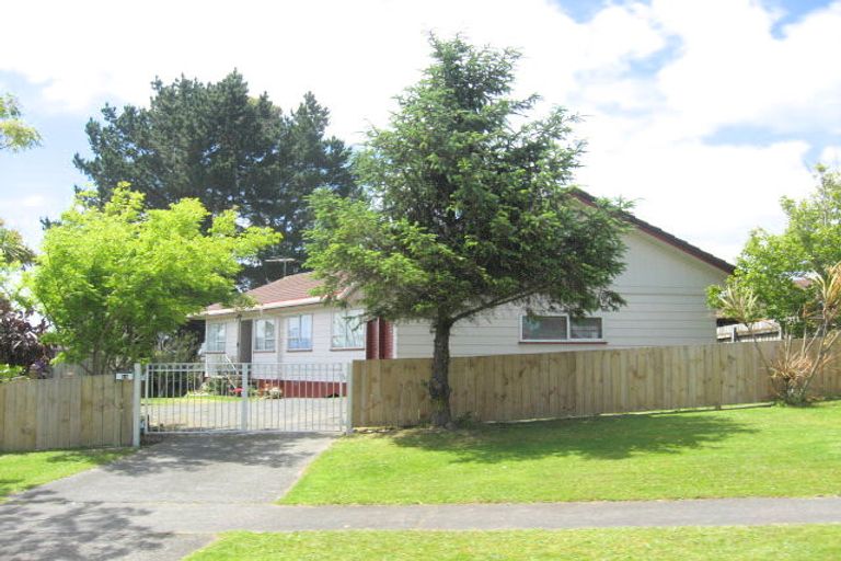 Photo of property in 10 Bundena Place, Clendon Park, Auckland, 2103