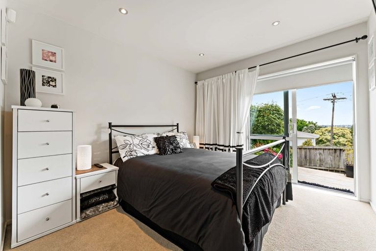 Photo of property in 34 Sunnyhaven Avenue, Beach Haven, Auckland, 0626