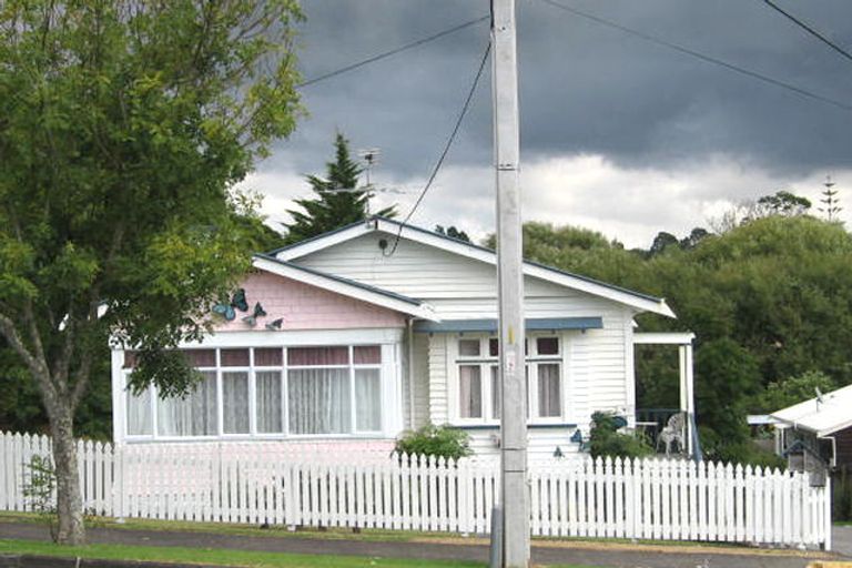 Photo of property in 1/28 Northall Road, New Lynn, Auckland, 0600