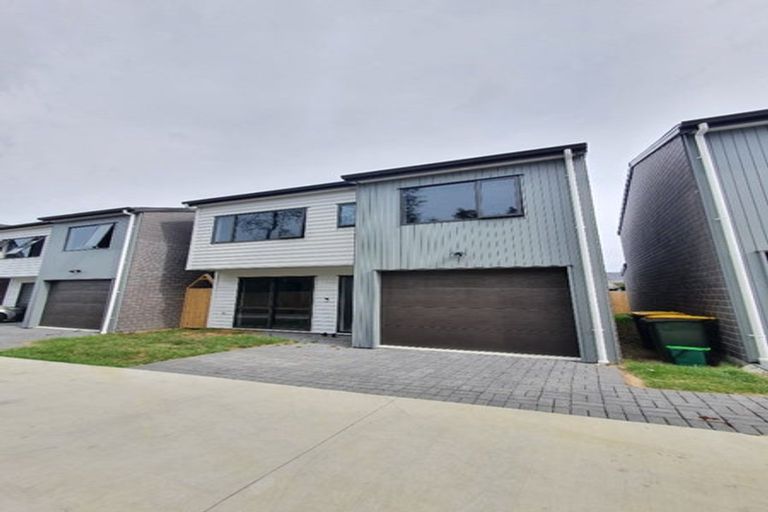 Photo of property in 425d Great South Road, Opaheke, Papakura, 2113