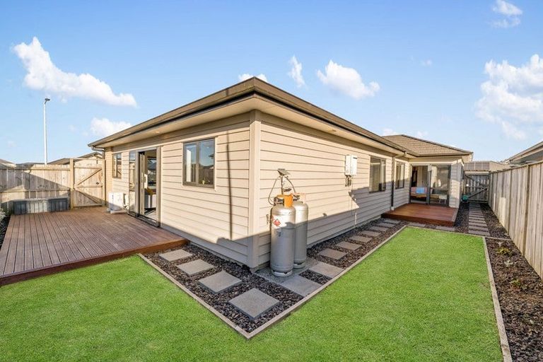 Photo of property in 18 Perla Road, Pukekohe, 2120