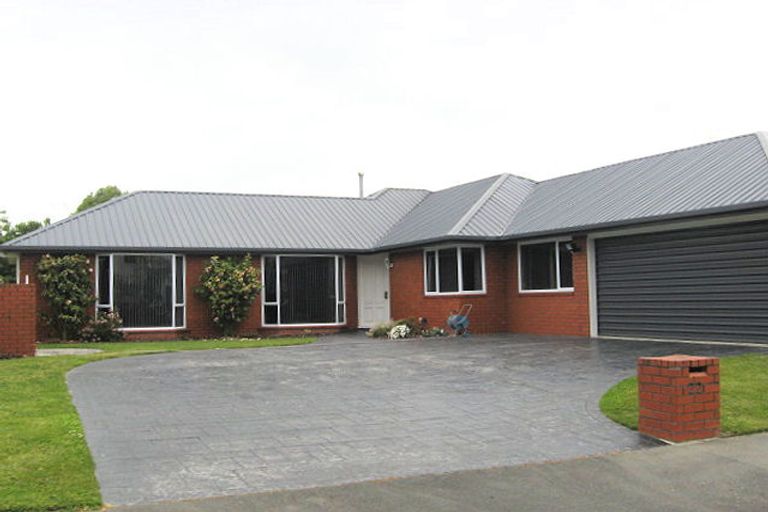 Photo of property in 22 Farnswood Place, Redwood, Christchurch, 8051