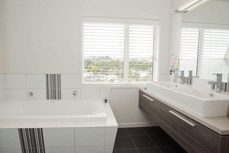 Photo of property in 38 Hawtrey Terrace, Churton Park, Wellington, 6037