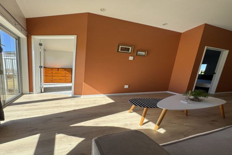 Photo of property in 8 September Place, Forrest Hill, Auckland, 0620