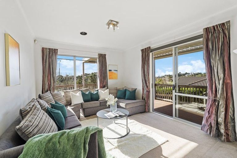 Photo of property in 13 Anchorite Way, Red Beach, 0932