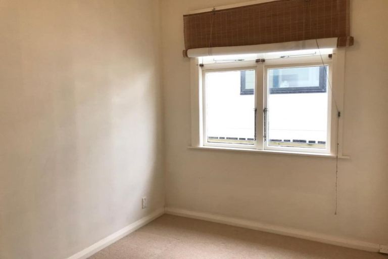 Photo of property in 36 Apu Crescent, Lyall Bay, Wellington, 6022