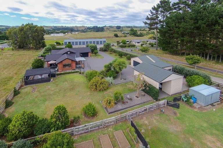 Photo of property in 12 Beach Road, Urenui, 4377