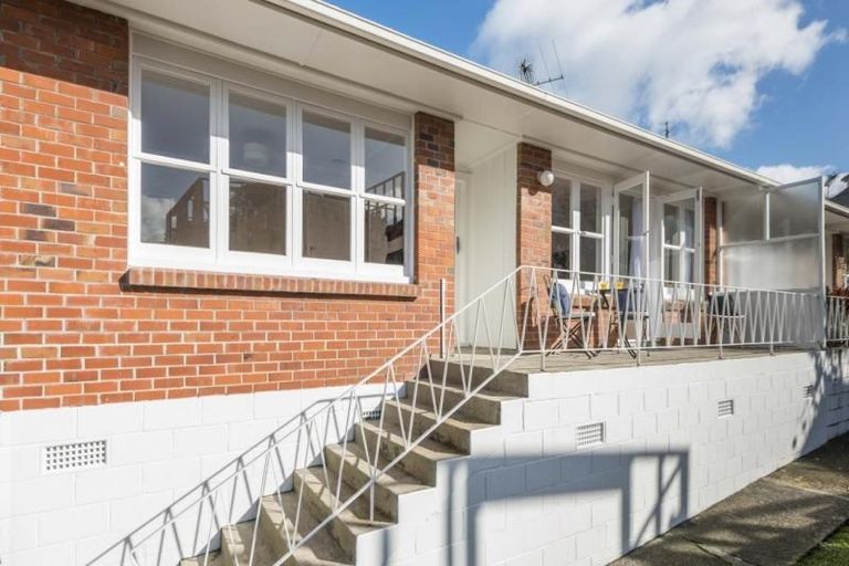 Photo of property in 3/3 Penzance Road, Mairangi Bay, Auckland, 0630