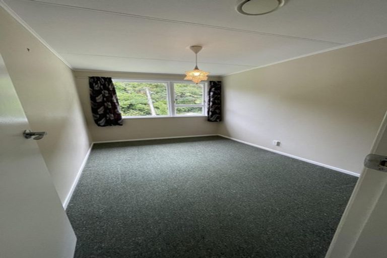 Photo of property in 6 Tobruk Street, Karori, Wellington, 6012
