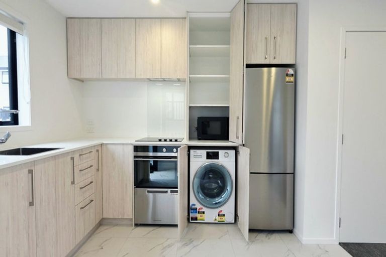 Photo of property in 1/23 Awaroa Road, Sunnyvale, Auckland, 0612