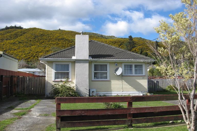 Photo of property in 59 Peel Place, Wainuiomata, Lower Hutt, 5014