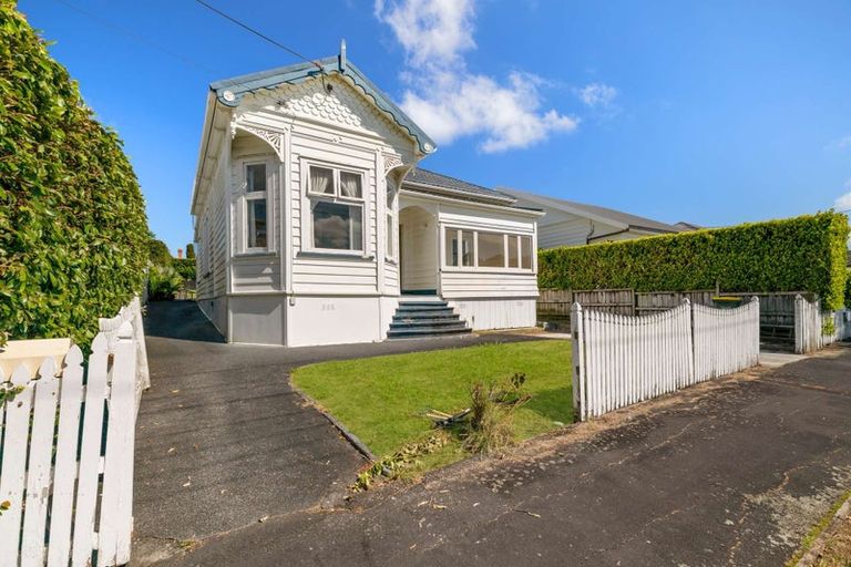 Photo of property in 19 William Bond Street, Stanley Point, Auckland, 0624