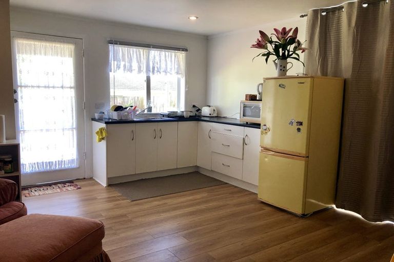 Photo of property in 2b Zion Road, Birkenhead, Auckland, 0626