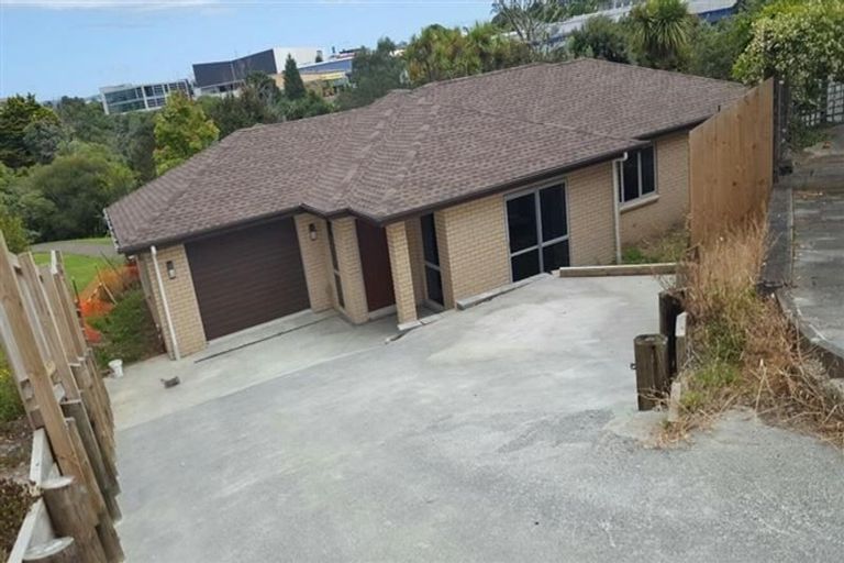 Photo of property in 13 Thomas Rea Place, Te Atatu South, Auckland, 0610