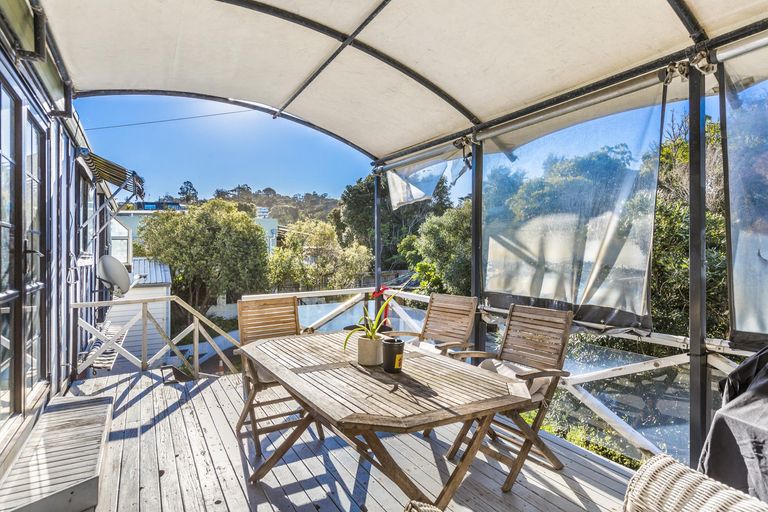 Photo of property in 30 Hoskins Avenue, Hillsborough, Auckland, 1042