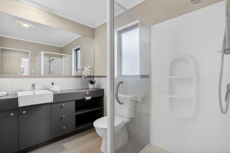 Photo of property in 28 Pickaberry Avenue, Karaka, Papakura, 2113