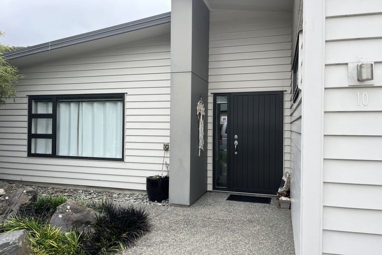 Photo of property in 10 Sun Valley Way, Wainuiomata, Lower Hutt, 5014