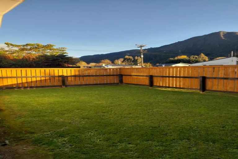 Photo of property in 121 Fairfax Street, Murchison, 7007