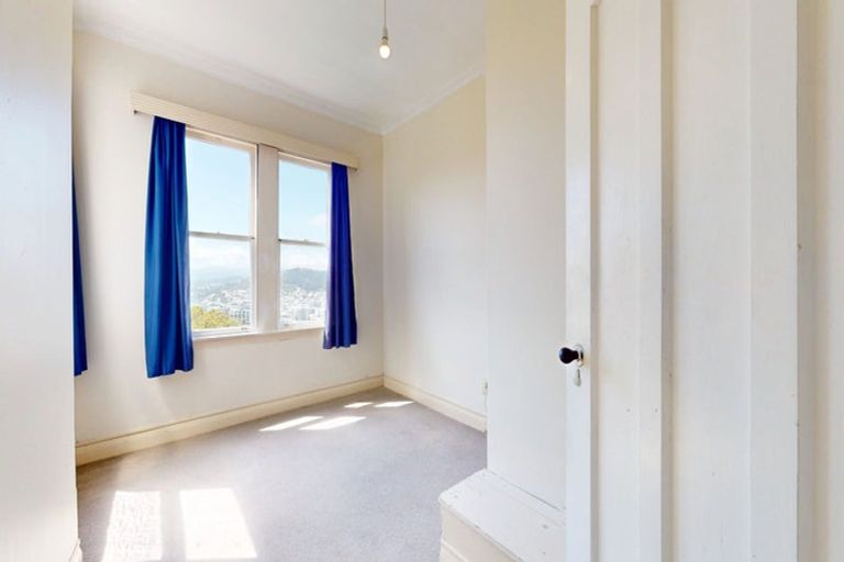 Photo of property in 88 Kelburn Parade, Kelburn, Wellington, 6012