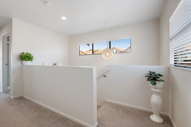 Photo of property in 32 Parkwood Crescent, Gulf Harbour, Whangaparaoa, 0930