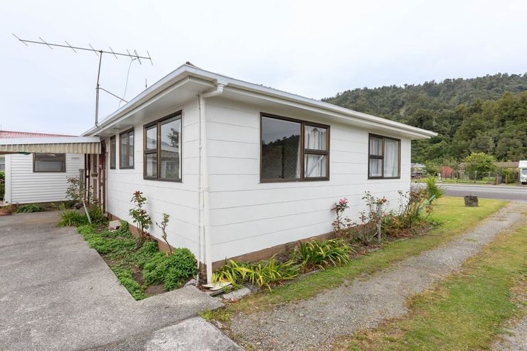 Photo of property in 80 Main Road, Harihari, 7884