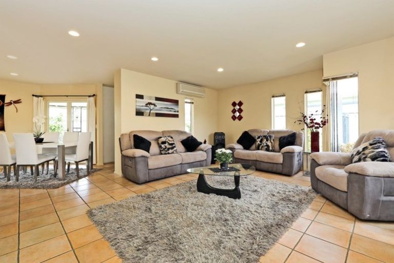 Photo of property in 2 Queens Walk, Taradale, Napier, 4112