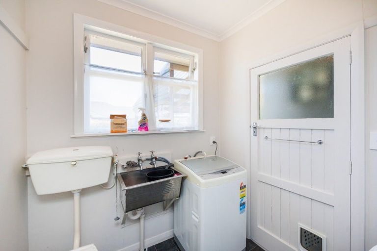 Photo of property in 27 Knowles Street, Terrace End, Palmerston North, 4410
