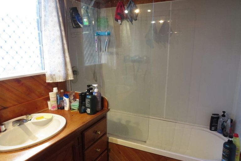 Photo of property in 1/20 Bridge Avenue, Te Atatu South, Auckland, 0610