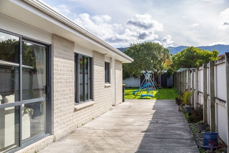 Photo of property in 11 Farrier Grove, Featherston, 5710