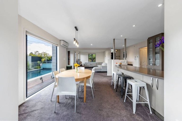 Photo of property in 76a Walmer Road, Point Chevalier, Auckland, 1022